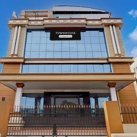 Super Townhouse Koyambedu Hotel Ченай Екстериор снимка
