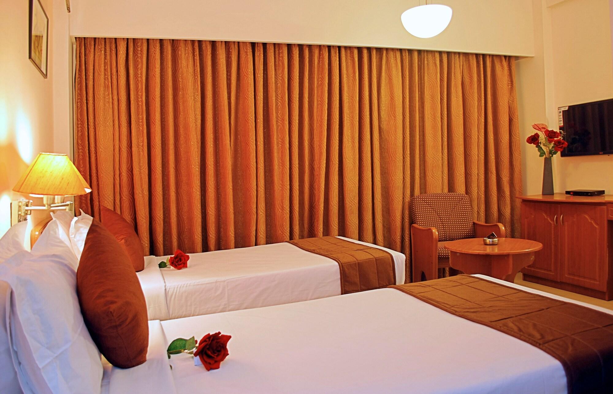 Super Townhouse Koyambedu Hotel Ченай Екстериор снимка
