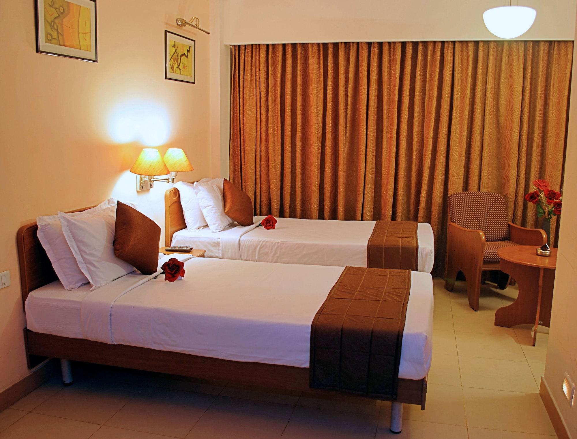 Super Townhouse Koyambedu Hotel Ченай Екстериор снимка