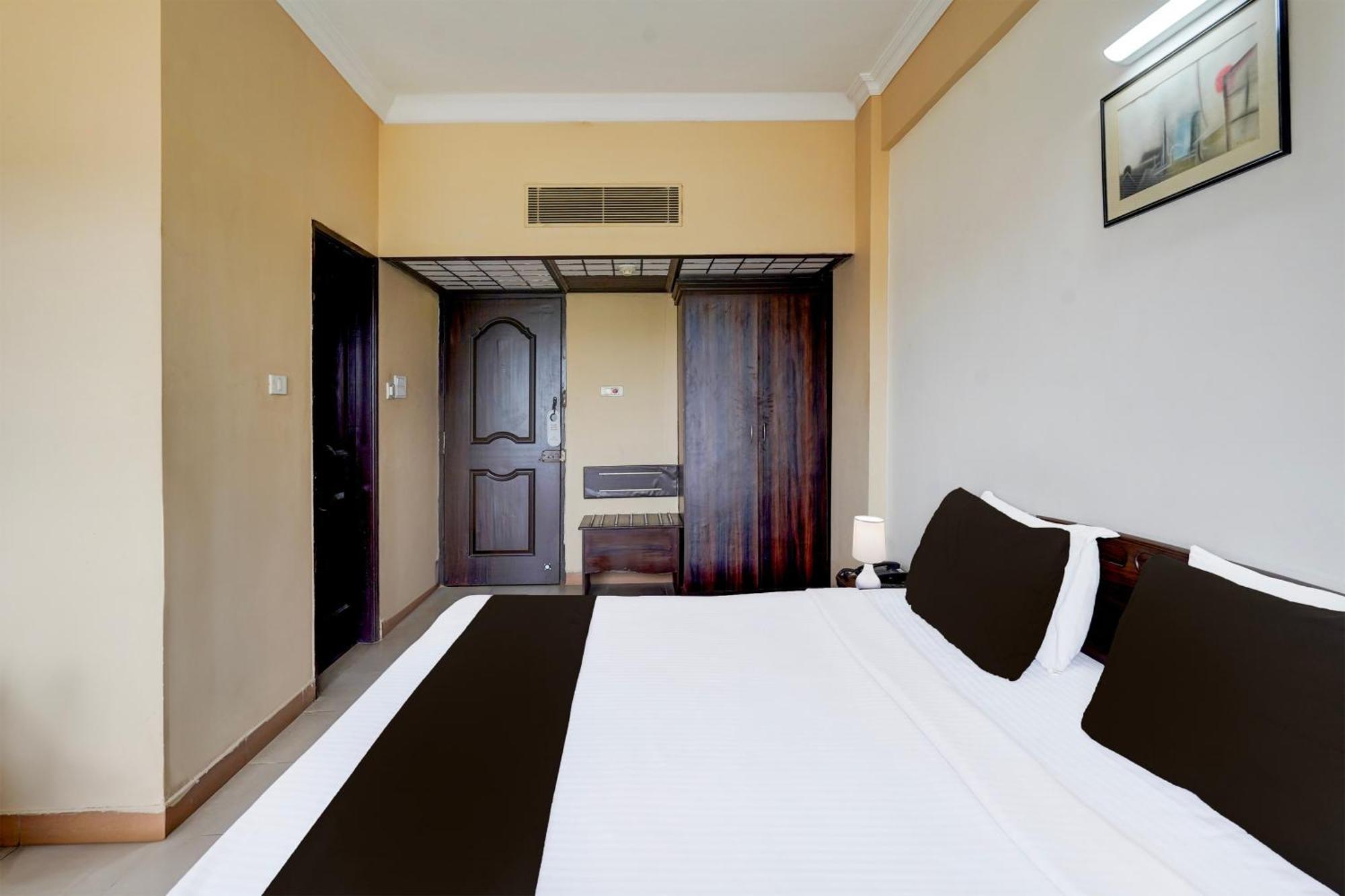 Super Townhouse Koyambedu Hotel Ченай Екстериор снимка
