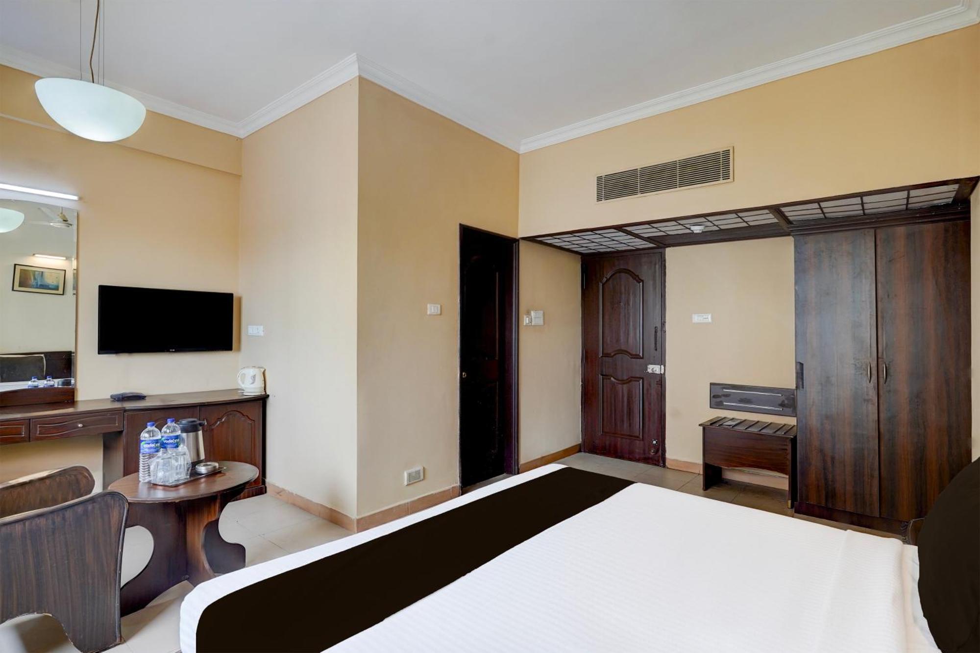 Super Townhouse Koyambedu Hotel Ченай Екстериор снимка