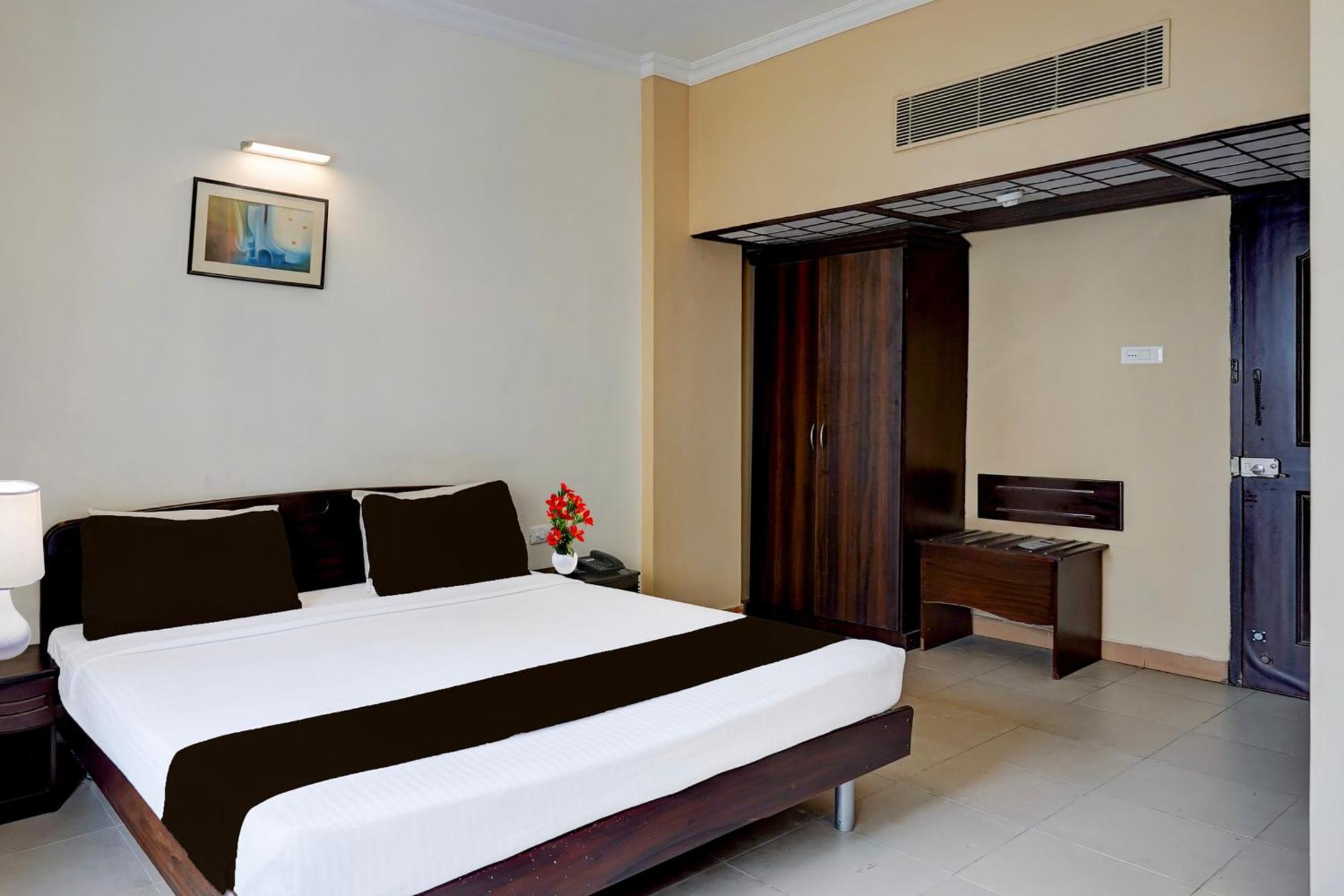 Super Townhouse Koyambedu Hotel Ченай Екстериор снимка