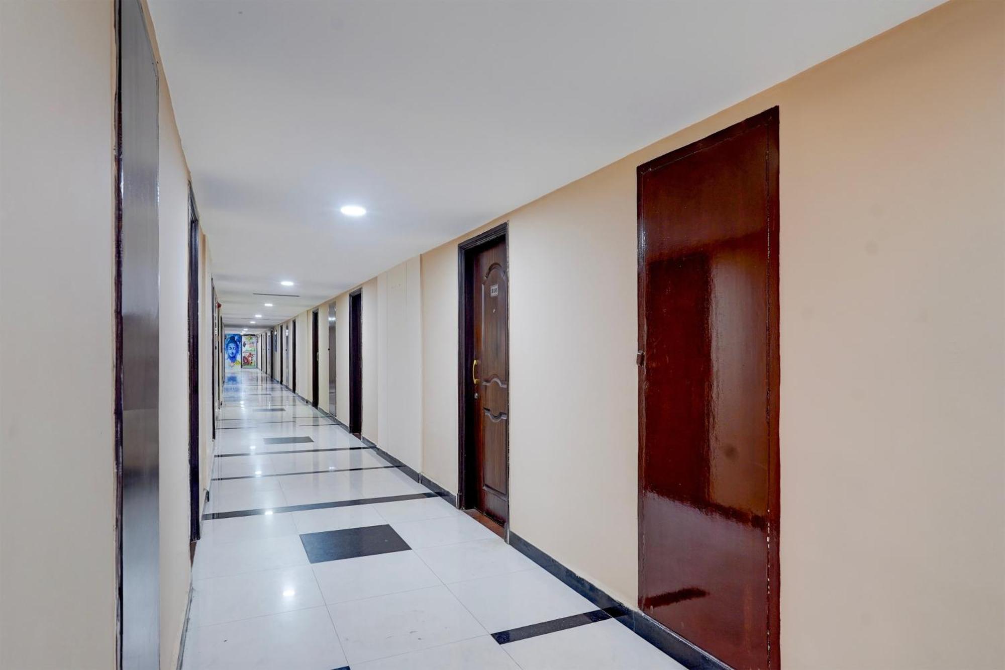 Super Townhouse Koyambedu Hotel Ченай Екстериор снимка