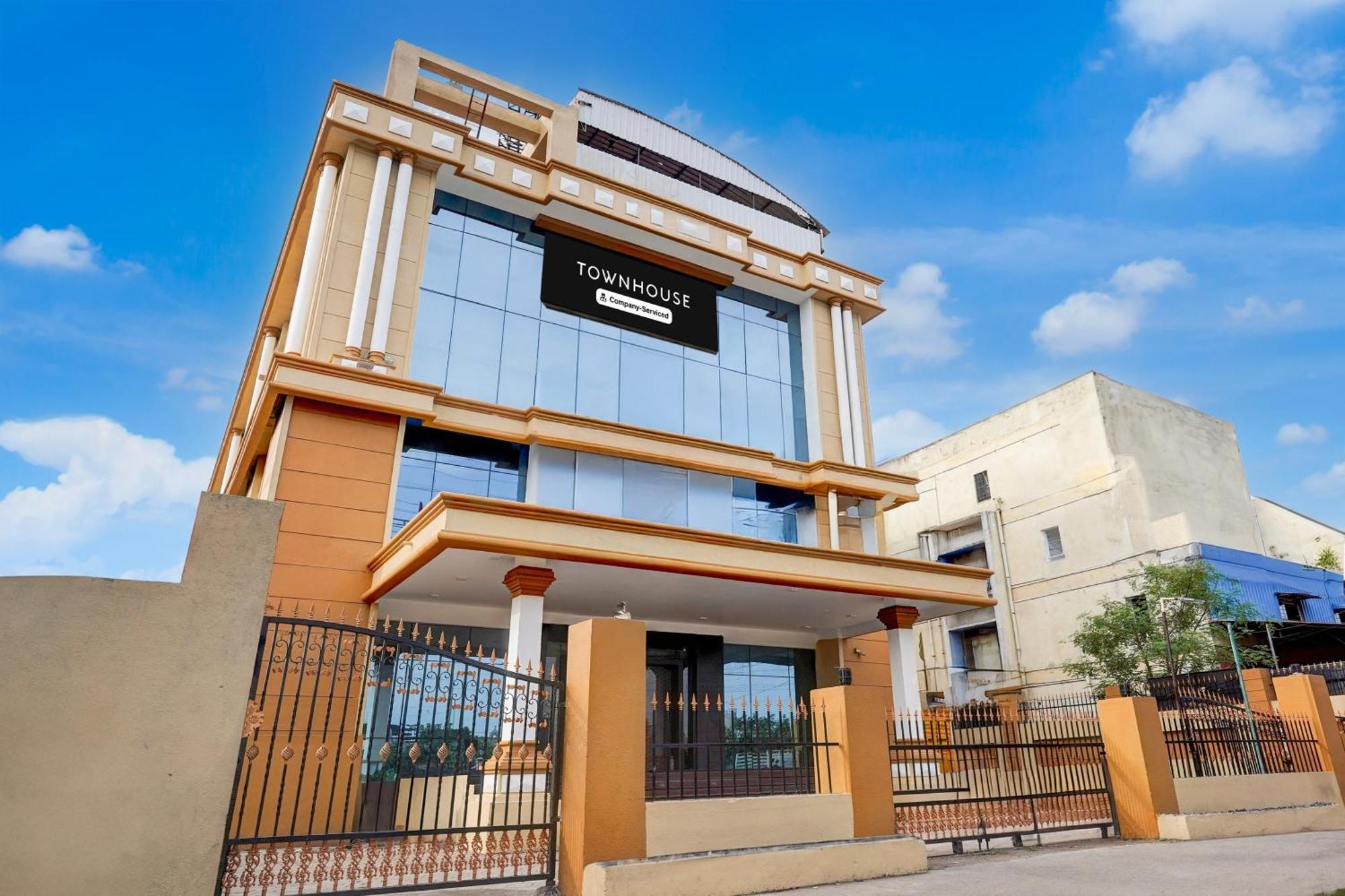 Super Townhouse Koyambedu Hotel Ченай Екстериор снимка