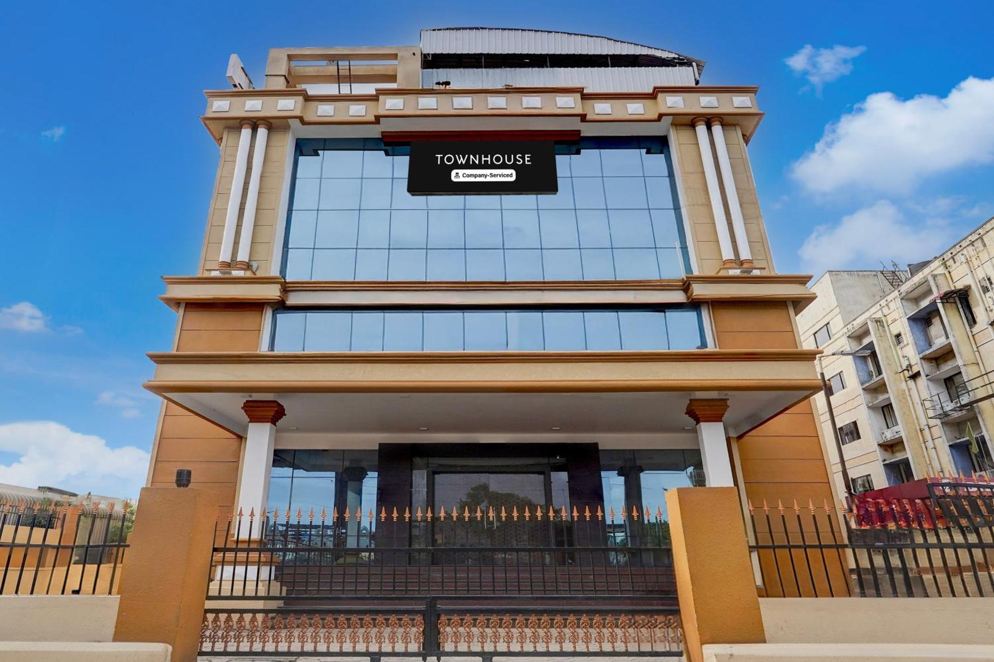 Super Townhouse Koyambedu Hotel Ченай Екстериор снимка