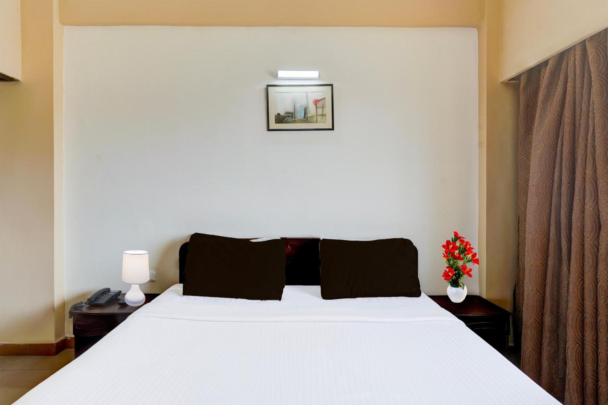 Super Townhouse Koyambedu Hotel Ченай Екстериор снимка