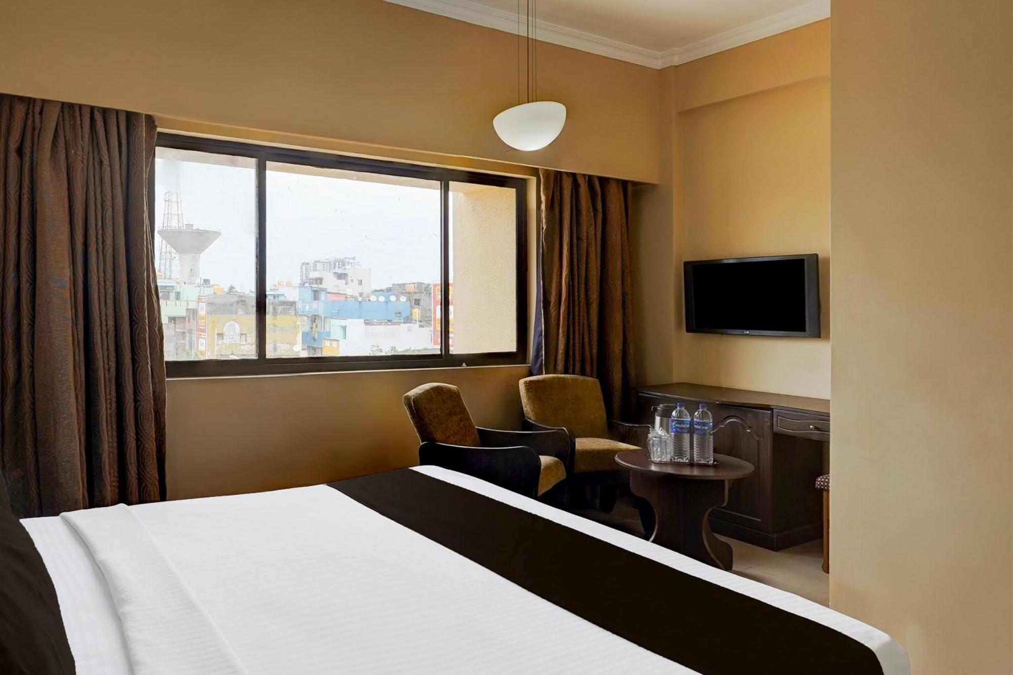 Super Townhouse Koyambedu Hotel Ченай Екстериор снимка