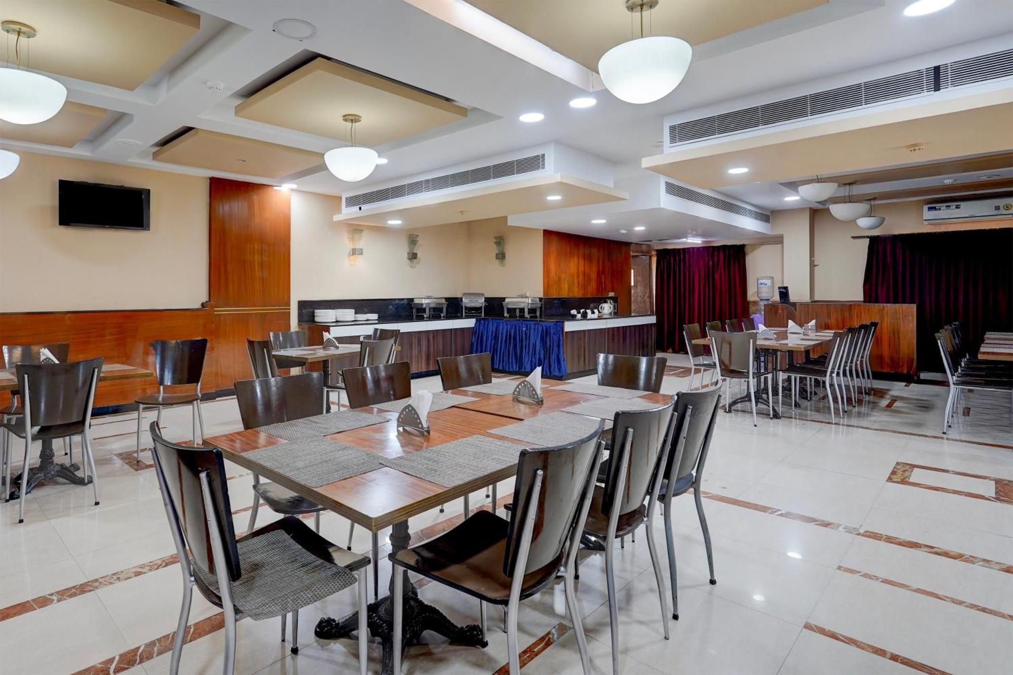Super Townhouse Koyambedu Hotel Ченай Екстериор снимка