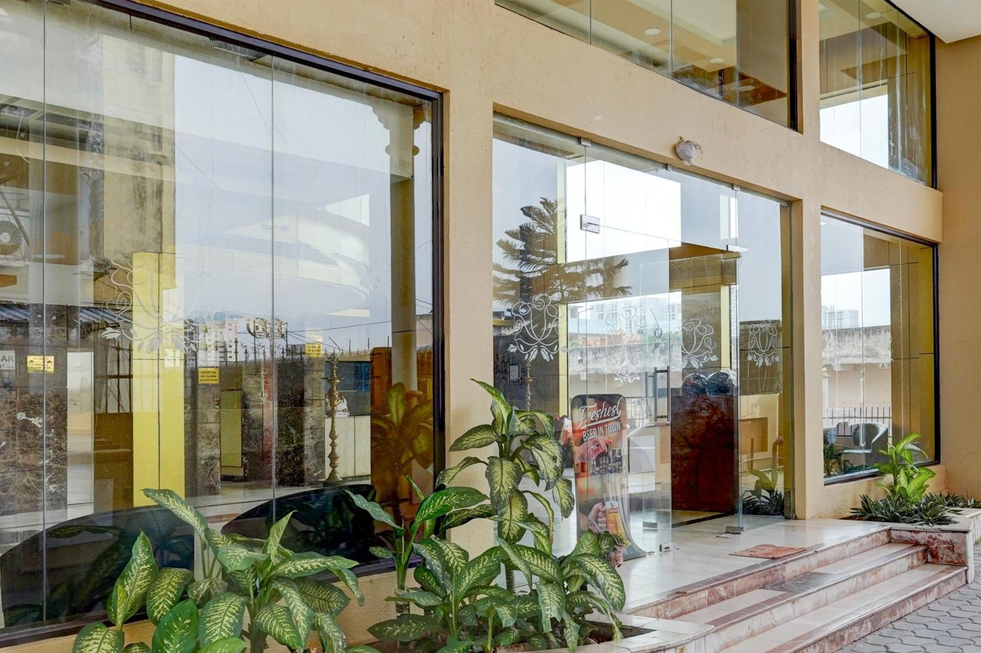 Super Townhouse Koyambedu Hotel Ченай Екстериор снимка