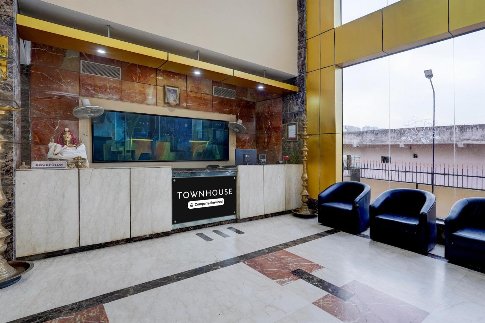 Super Townhouse Koyambedu Hotel Ченай Екстериор снимка