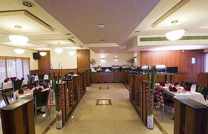 Super Townhouse Koyambedu Hotel Ченай Екстериор снимка