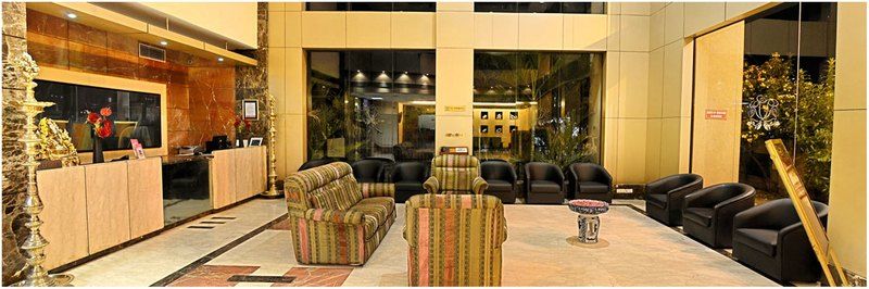 Super Townhouse Koyambedu Hotel Ченай Екстериор снимка