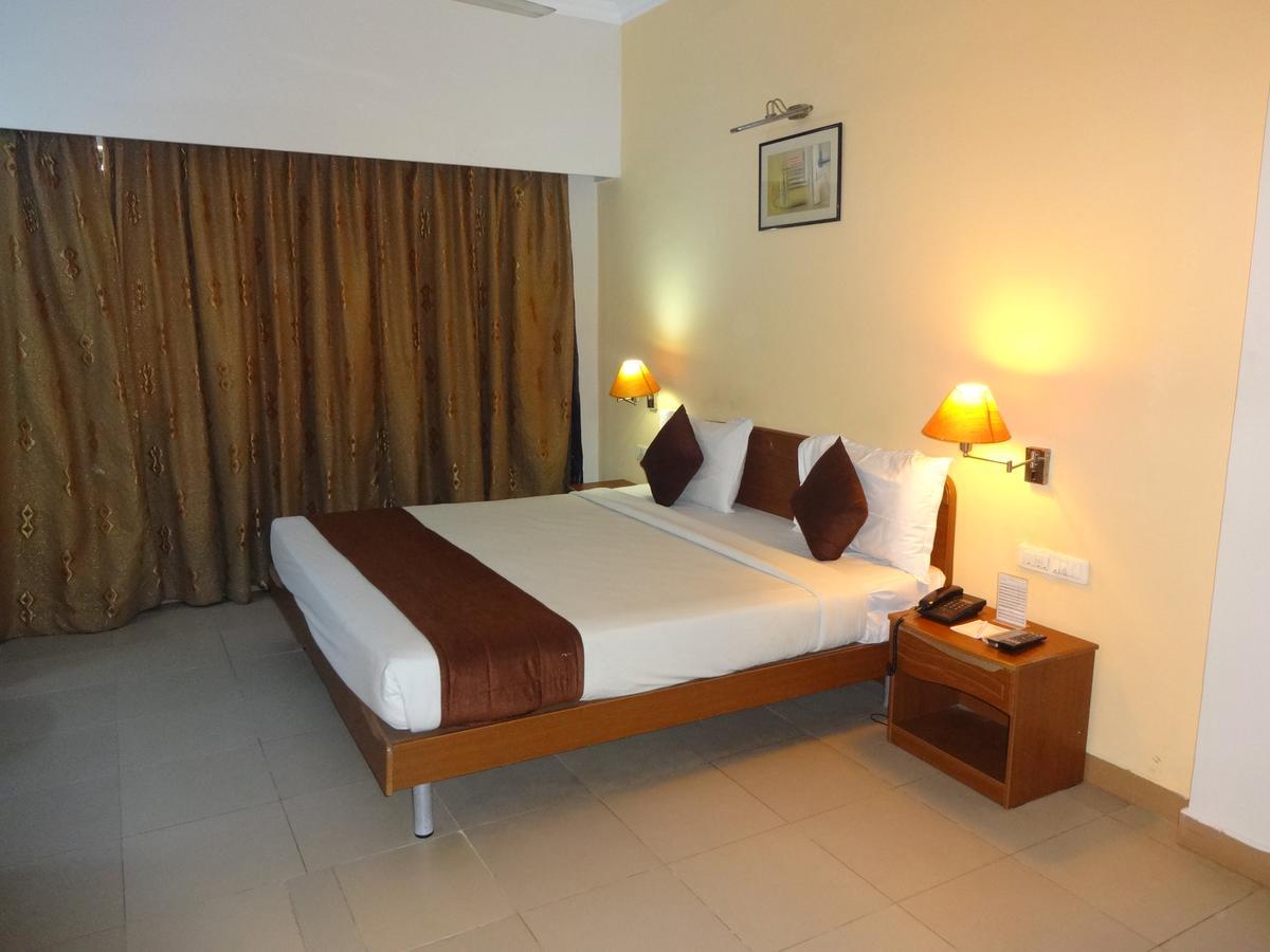 Super Townhouse Koyambedu Hotel Ченай Екстериор снимка