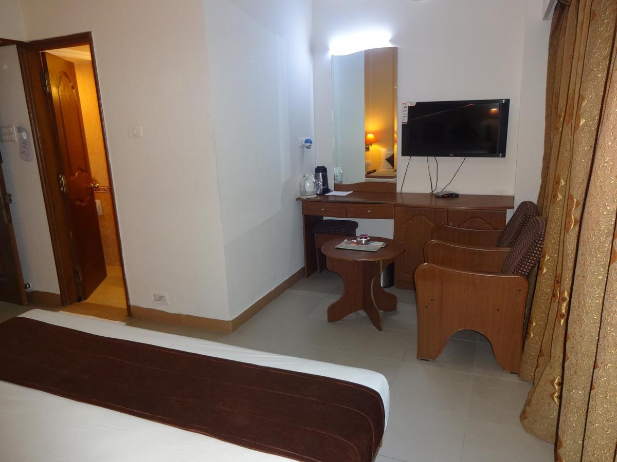 Super Townhouse Koyambedu Hotel Ченай Екстериор снимка