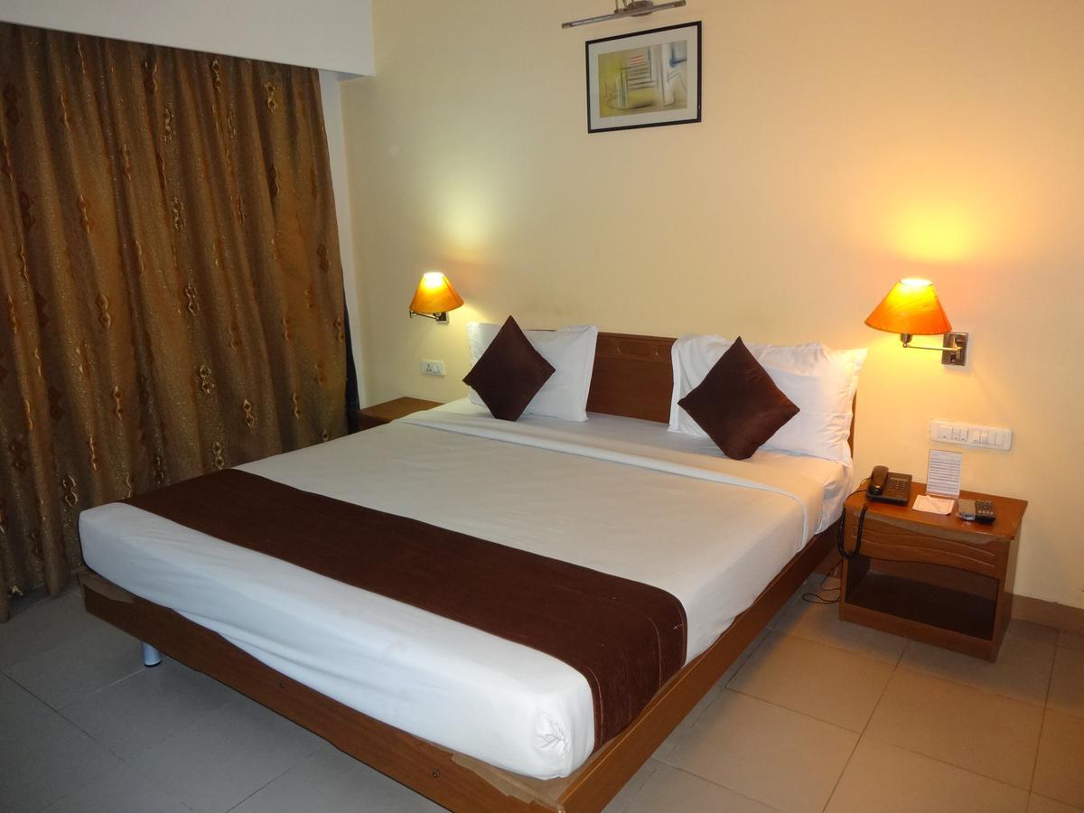 Super Townhouse Koyambedu Hotel Ченай Екстериор снимка