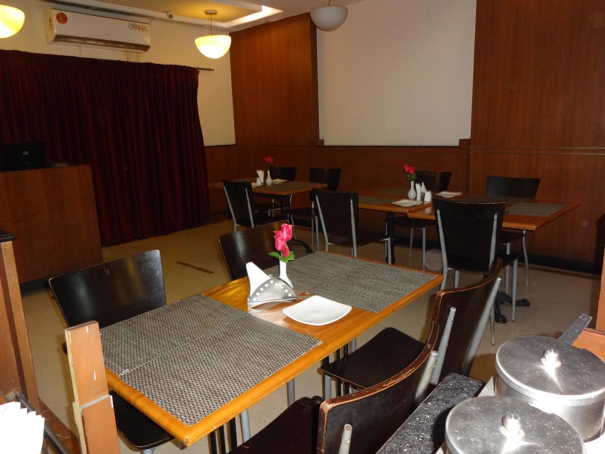 Super Townhouse Koyambedu Hotel Ченай Екстериор снимка