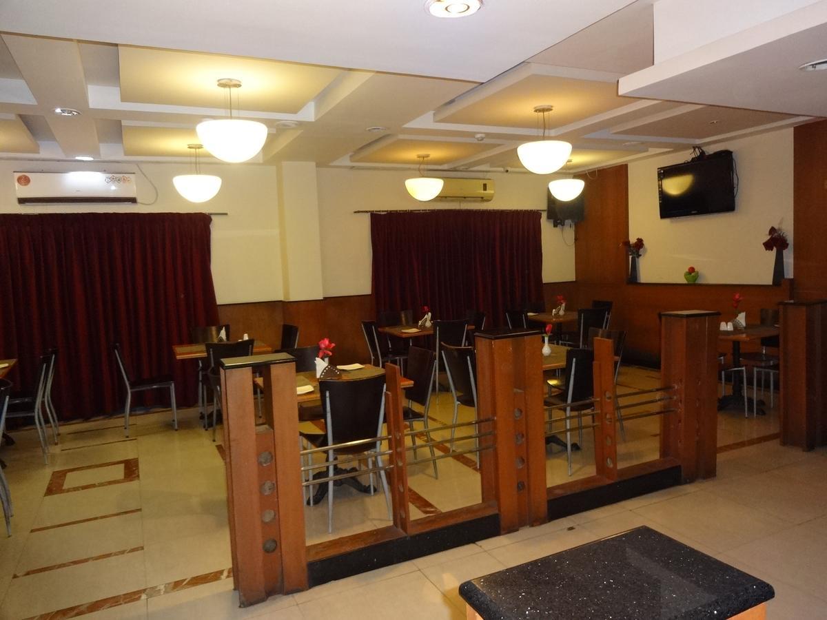 Super Townhouse Koyambedu Hotel Ченай Екстериор снимка