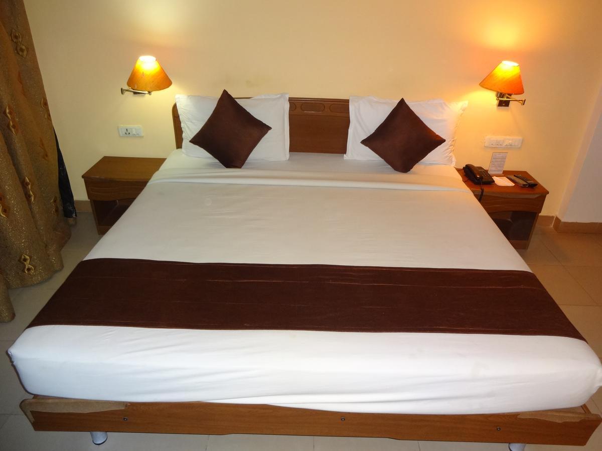 Super Townhouse Koyambedu Hotel Ченай Екстериор снимка
