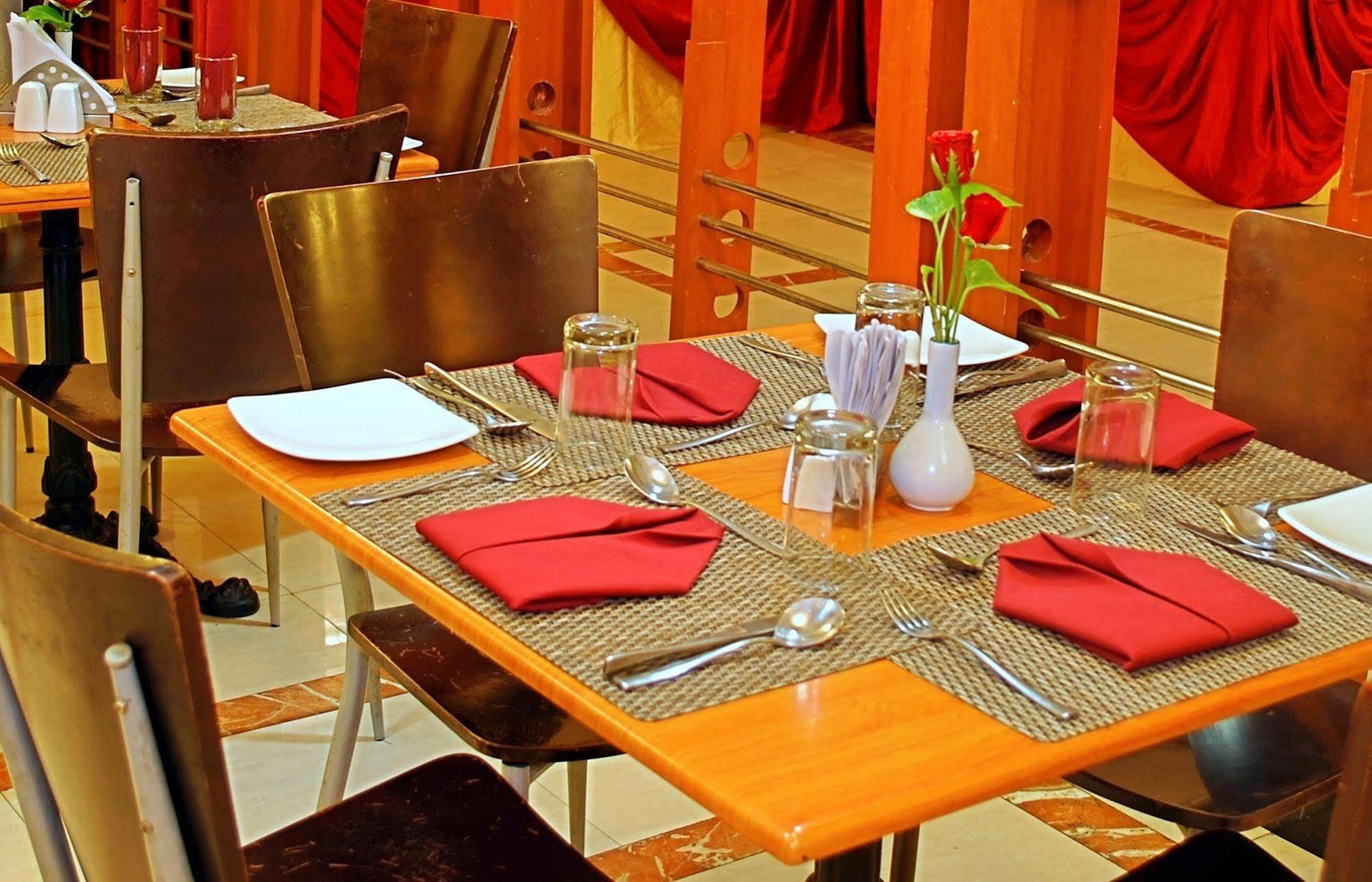 Super Townhouse Koyambedu Hotel Ченай Екстериор снимка