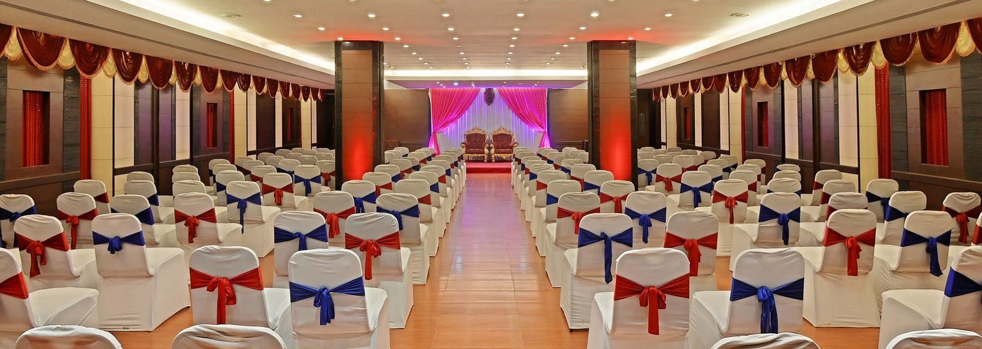 Super Townhouse Koyambedu Hotel Ченай Екстериор снимка